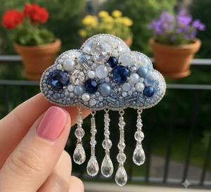 Broche brodée à la main avec perles, accessoire de mode artisanal de luxe, broche brodée de perles, bijou floral fait main pour femme E - Product Image 3