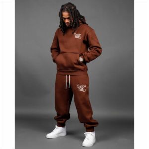 Ensemble de survêtement oversize pour homme, style streetwear, comprenant un sweat à capuche coupe ample et un pantalon évasé, en coton lourd 100% de haute qualité. - Product Image 3