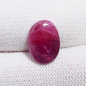 Rubis naturel non chauffé, cabochon ovale de 4,48 carats, pierre précieuse à jeu de couleurs - Product Image 1