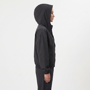 Sudadera con capucha de nailon ligero de corte relajado para mujer, con cremallera completa, bicolor, informal y transpirable. - Product Image 4