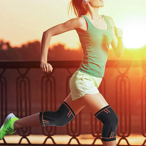Genouillère de soutien pour femme noire avec surpiqûres rouges, attelle de compression élastique pour la course à pied et l'entraînement en salle de sport - Product Image 6
