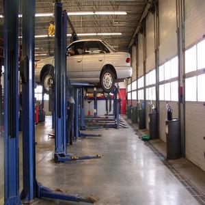 Elevador Hidráulico para Vehículos de Alta Resistencia, de Dos Postes, Capacidad de 4000 kg, Equipo de Reparación Automotriz, Construcción de Primera Calidad - Product Image 3