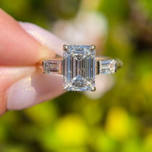 Anillo de Compromiso y Boda Clásico de Lujo con Diamante Ovalado de 3.75 Quilates Cultivado en Laboratorio, Certificado IGI, Chapado en Oro de 14K y Engaste Invisible - Product Image 1