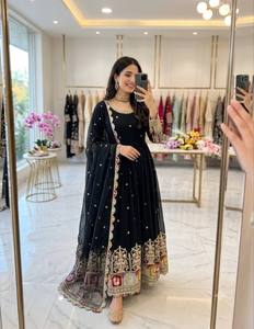 Traje Anarkali de Seda Bordado Negro con Dupatta, Vestido de Boda Tradicional Indio Pakistaní para Mujer, Largo hasta el Suelo - Product Image 3
