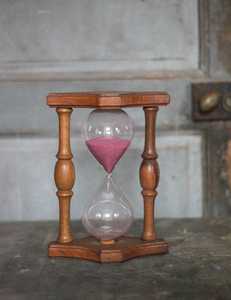 Reloj de Arena Tradicional Hecho a Mano con Arena Rosa y Cristal, Regalo para Papá, Hombres, Mujeres, Personas Mayores, Jubilación, Aniversario - Product Image 2
