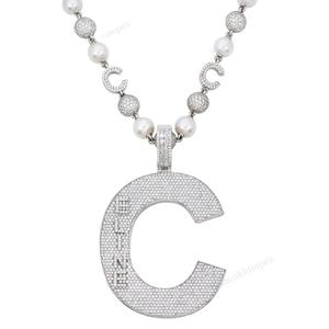 Colgante de letra C personalizado con diamantes helados y cadena de perlas Pieza de declaración elegante para ropa de calle y colgante de moda urbana - Product Image 1