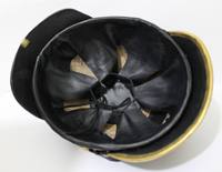 Casque Pickelhaube en cuir verni noir avec emblème d'aigle doré et pointe, pour accessoires de mode imitation antique