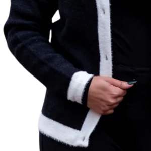 Cárdigan Blanco y Negro AKA para Mujer, Suéter Tejido con Letras Griegas, Abotonado, Premium, Cómodo, Elegante y Casual - Product Image 5