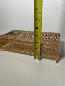 Boîte à mouchoirs décorative finition or avec découpes artistiques, idéale pour événements, fêtes et célébrations, vente en gros depuis l'Inde - Product Image 3