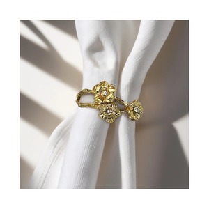 Anillo de Servilleta Dorado con Diseño Floral, Perfecto para Organizar Servilletas de Forma Ordenada y Embellecer la Presentación de la Mesa - Product Image 1