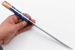 Cuchillo de Filetear de Acero Inoxidable Hecho a Mano por A&M Enterprises, Mango de Madera con Resina Azul, Funda de Cuero Grabada a Juego, para Exteriores - Product Image 3