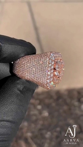 Anillo de Cóctel Piramidal Chapado en Oro Rosa para Hombre AARVA JEWELS con Engaste de Moissanita, Estilo Lujoso - Product Image 5