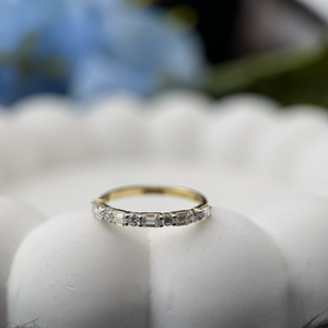 Anillo de Boda de Oro Blanco de 14K con Diamantes Cultivados en Laboratorio de Formas Mixtas, Corte Esmeralda y Diamantes Redondos, Certificado IGI, Apilable, para Aniversario - Product Image 6