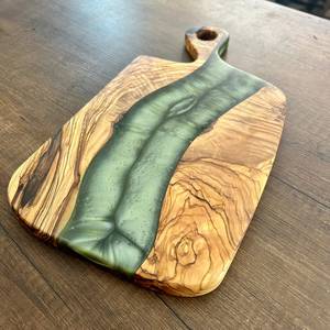Tabla de Cortar de Resina de Acacia Rústica de Moda, Tabla de Servir Premium Hecha a Mano y Sostenible para Charcutería, Queso, Pan y Frutas - Product Image 6