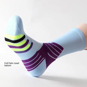 Chaussettes de sport personnalisées en Spandex/Polyester pour l'automne, montantes jusqu'au genou, écologiques, à séchage rapide et respirantes, pour équipes de basketball, vente en gros - Product Image 4
