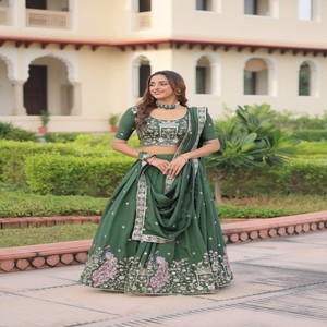 Ensemble Lehenga Choli en soie Vichitra pour femmes VASTRA COTTAGE avec dupatta, broderie de paillettes et de fils Zari, bordure en dentelle de créateur - Product Image 3