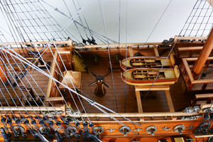 San Felipe - Maqueta de Barco Náutico Hecha a Mano en Madera de Cedro Pintada, Decoración para Sala de Estar, 142.2Lx40.6Wx128.3H cm - Product Image 5