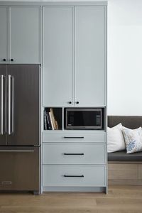 เฟอร์นิเจอร์ครัวไม้จริงดีไซน์ทันสมัยจากซันยาง พร้อมคุณสมบัติอเนกประสงค์ บานประตู MDF สีอ่อน - Product Image 2