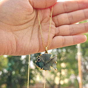 Nouveau Collier Pendentif Poisson en Labradorite Éclatante, Pierre Naturelle, Œil en Zircon Cubique Noir, Laiton Plaqué Or 18K, Perles, Idéal pour Soirées Romantiques et Plage - Product Image 5