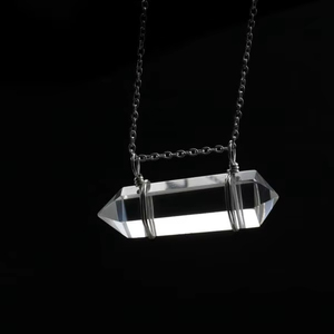 Colgante de Cristal de Cuarzo Transparente de Doble Punta, Colgante Curativo, Plata de Ley 925, Joyería Energética Delicada - Product Image 1