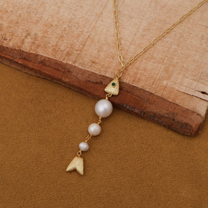 Collier de perles plaqué or style bohème avec pendentif poisson en quartz émeraude, bijou délicat à plusieurs rangs avec breloque goutte de perle, cadeau pour femme - Product Image 4