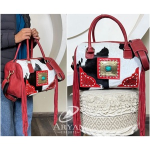 Nuevo Bolso Bandolera Mediano de Cuero Genuino con Diseño Western Hecho a Mano, Flecos Rojos y Concho Turquesa, Estilo Duffel de Piel de Vacuno - Product Image 1