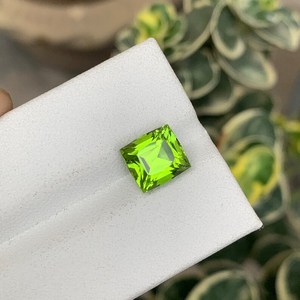 Piedra Preciosa de Peridoto Verde Natural Facetada con Corte Baguette, Calidad Premium para Joyería - Product Image 3