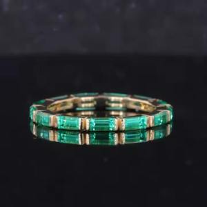 แหวนเพชรโมอิสซาไนต์ทรงเหลี่ยมมรกตทองคำแท้ 14K คุณภาพส่งออก ดีไซน์คลาสสิกสีเขียวสวยงาม เหมาะสำหรับงานแต่งงานและงานหมั้น มีจำหน่ายแล้ว - Product Image 2