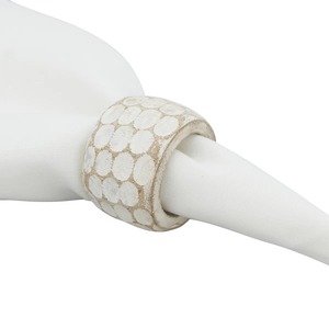 Lot d'anneaux de serviette en bois foncé faits à la main, design à facettes, réutilisables, décoration de table rustique pour mariages, dîners, événements et maison - Product Image 6