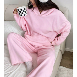 Ensemble de survêtement décontracté personnalisé avec logo, comprenant un sweat à capuche court et un pantalon de jogging pour femme, style streetwear - Product Image 3