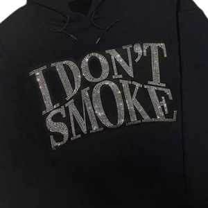 Sweat-shirt à capuche noir pour homme avec texte en strass, style streetwear, en molleton de coton, logo personnalisé, vente en gros - Product Image 2