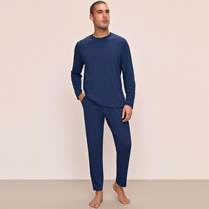 Conjunto de pijama estampado para hombre, ropa de dormir moderna de dos piezas, ropa cómoda para estar en casa, atuendo suave para uso diario en el hogar. - Product Image 1