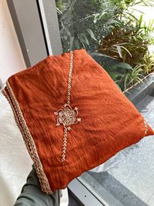 Sari de seda naranja con bordados y múltiples bordes, combinado con blusa completamente cosida para mujeres, ropa tradicional para bodas. - Product Image 5