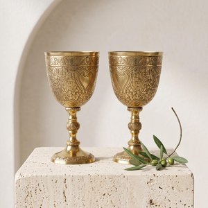 Copa Elegante de Metal Dorado Antiguo, Cáliz Decorativo con Patrón Floral Grabado, Taza Vintage para Beber, Decoración de Mesa de Lujo - Product Image 4