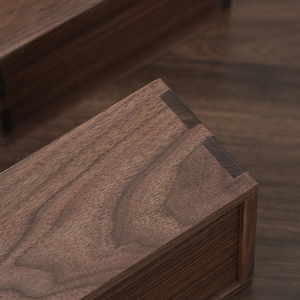 Caja de pañuelos clásica multiusos de madera maciza de nogal Orion Handicraft, soporte de lujo para pañuelos con sistema de mortaja y tenón para hotel y sala de estar - Product Image 3