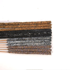 Varitas Aromáticas Florales Hechas a Mano de Larga Duración (1 Hora) - Mezcla de Rosa, Osmanthus y Cedro para Espacios Amplios con Soporte de Madera - Product Image 5