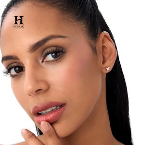 Delicados Pendientes de Diamantes con Forma de Mariposa – Oro de 14k con Diamantes Certificados – Fabricante de Joyería Fina - Product Image 4