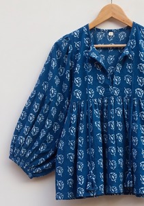 เสื้อกล้ามผู้หญิงลายดอกไม้สไตล์อินเดีย ผ้าฝ้ายพิมพ์ลายด้วยมือ 100% ทรงเอ คอวี แขนพอง ระบายอากาศได้ดี เรียบง่าย สบายๆ - Product Image 5