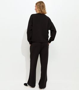 Conjunto de Sudadera y Pantalones de Dos Piezas con Logotipo Personalizado al por Mayor, Top Corto y Pantalones Deportivos Casuales para Mujer, Conjuntos Deportivos 2026 - Product Image 3