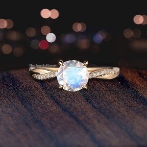 Anillo de compromiso vintage de piedra lunar, anillo infinito, banda cruzada única retorcida, piedra lunar de corte redondo, anillo de oro rosa, aniversario - Product Image 1