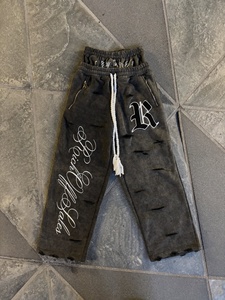 Pantalones de chándal de forro polar grueso de alta calidad al por mayor para hombre con bordado de chenilla personalizado, parche gótico, bolsillo con cremallera y cordón con flecos - Product Image 2