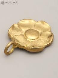 Assiette décorative en métal faite à la main en Inde, design oriental, couleur dorée - Product Image 6