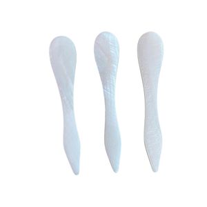 Cuchara de lujo de nácar blanco para degustación de caviar, ideal para restaurantes, hoteles y cenas, venta al por mayor desde Vietnam. - Product Image 2