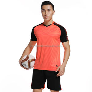 Conjunto de camiseta y chándal de fútbol personalizado por sublimación, uniforme de fútbol Deportivo de poliéster 100% ecológico transpirable - Product Image 3
