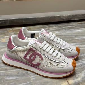 Chaussures décontractées de luxe à semelle plate pour femme, style marche, avec détails de découpe en dentelle exclusifs aux designers - Product Image 1