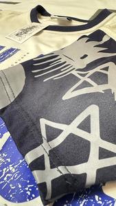 เสื้อยืดสตรีทแวร์พิมพ์ลายสกรีนผ้าฝ้าย 100% แบบแห้งเร็วทรงปกติสำหรับผู้ชาย ตกแต่งด้วยคริสตัล - Product Image 4