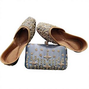 Calzado Tradicional Femenino BS International, Zapatos de Cuero Genuino Impermeables con Bordado, Bolso de Mano Hecho a Mano a Juego - Product Image 6