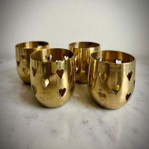 Porte-bougie en métal artisanal inspiré d'un design intemporel, apportant chaleur, harmonie et beauté aux espaces. - Product Image 3