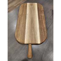 Planche à servir en bois d'acacia de style rustique avec poignée conique surélevée pour les collations, les fruits, la viande, le pain, les apéritifs, en provenance du Vietnam