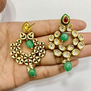 Pendientes Colgantes Tradicionales Indios de Latón con Forma de Campana, Chapados en Oro Natural de 22K, con Piedras Preciosas, Joyería Étnica, Regalo para Mujer - Product Image 3